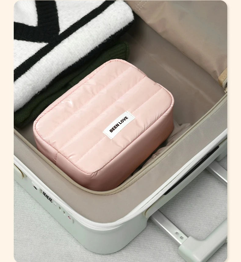 Fashion Large Capacity Makeup Bag Travel Organizer Portable Cosmetic Bag Multifunctional Toiletry Washbag Portable Storage Bag